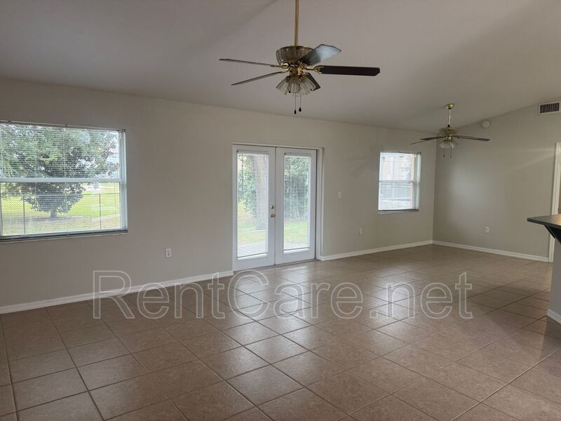 Winter Haven spacious 3/2 near Legoland! Available Now! property image