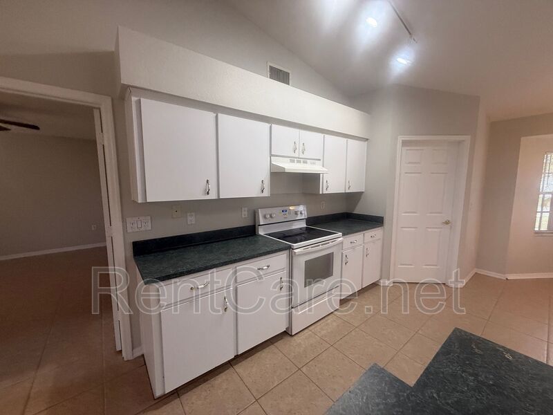 Winter Haven spacious 3/2 near Legoland! Available Now! property image