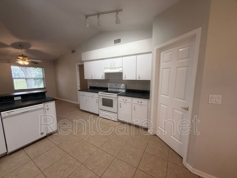 Winter Haven spacious 3/2 near Legoland! Available Now! property image