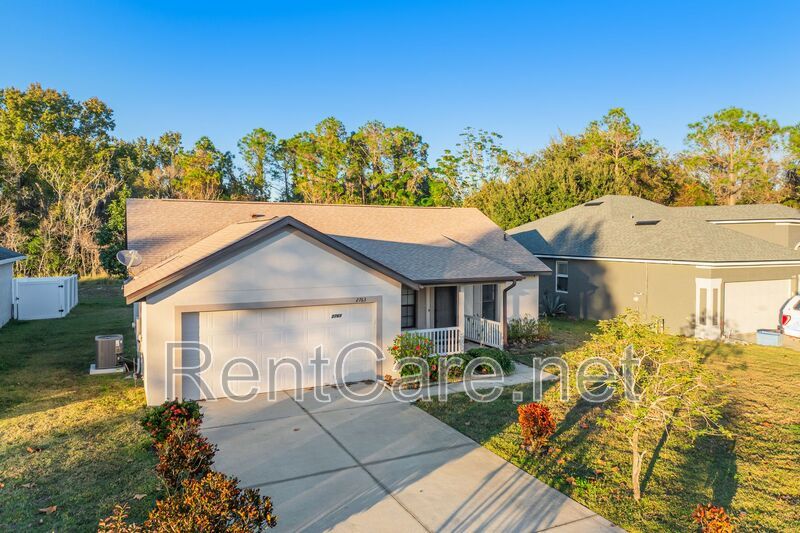 Cozy 3/2 Freshly painted home with large yard in Leesburg!  Lawn service included! property image