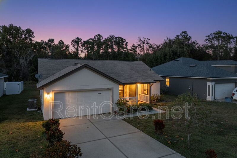 Cozy 3/2 Freshly painted home with large yard in Leesburg!  Lawn service included! property image