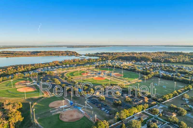 Cozy 3/2 Freshly painted home with large yard in Leesburg!  Lawn service included! property image