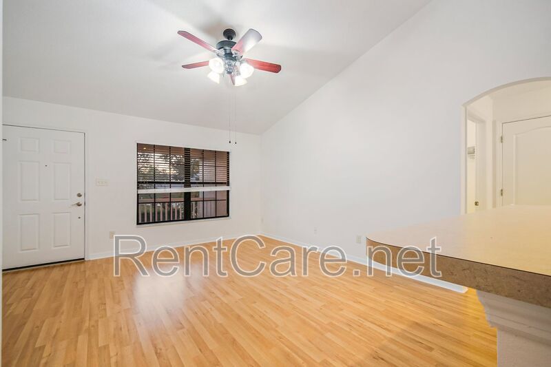 Cozy 3/2 Freshly painted home with large yard in Leesburg!  Lawn service included! property image