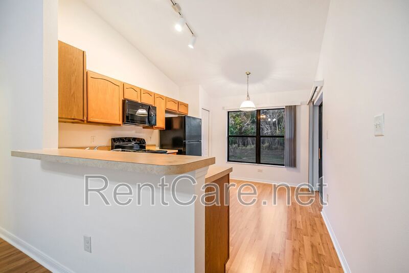 Cozy 3/2 Freshly painted home with large yard in Leesburg!  Lawn service included! property image