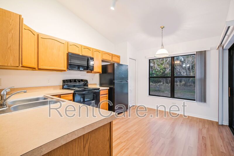 Cozy 3/2 Freshly painted home with large yard in Leesburg!  Lawn service included! property image