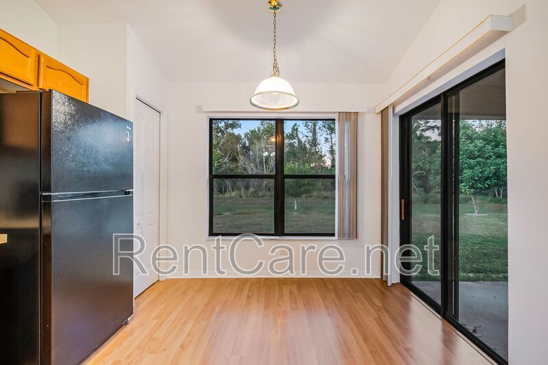 Cozy 3/2 Freshly painted home with large yard in Leesburg!  Lawn service included! property image