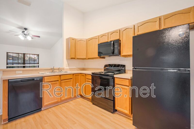 Cozy 3/2 Freshly painted home with large yard in Leesburg!  Lawn service included! property image