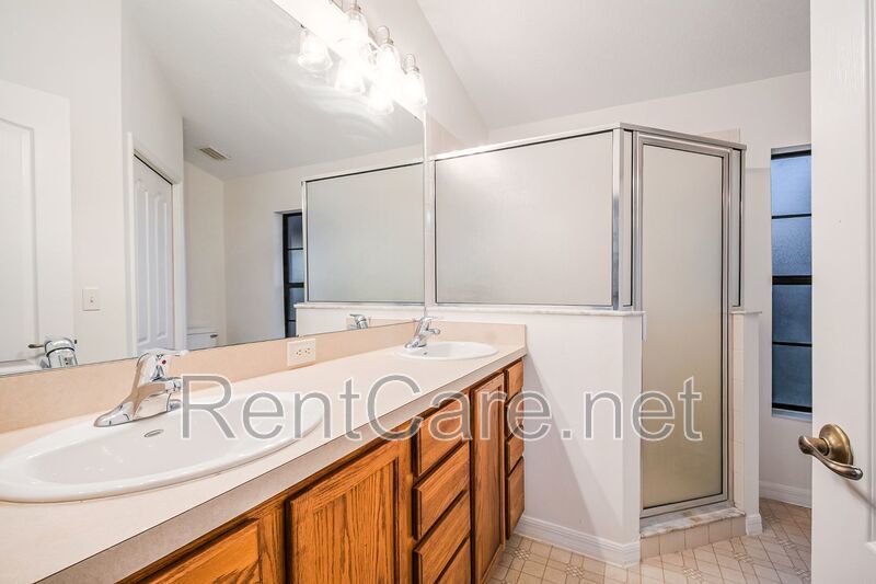 Cozy 3/2 Freshly painted home with large yard in Leesburg!  Lawn service included! property image