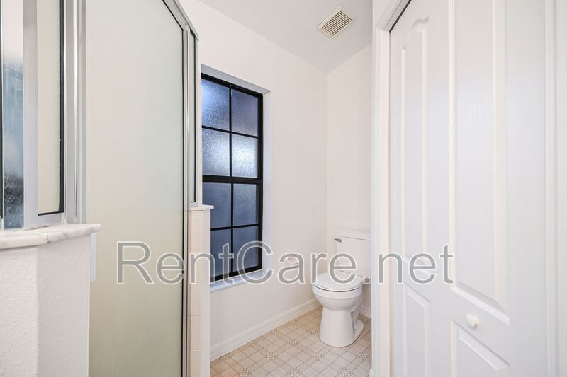 Cozy 3/2 Freshly painted home with large yard in Leesburg!  Lawn service included! property image