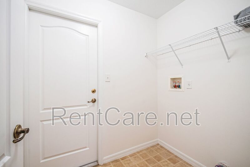 Cozy 3/2 Freshly painted home with large yard in Leesburg!  Lawn service included! property image