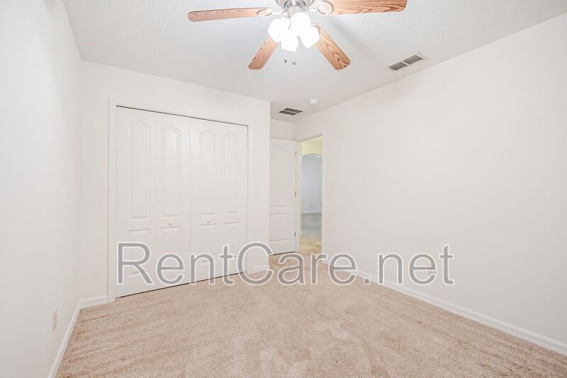 Cozy 3/2 Freshly painted home with large yard in Leesburg!  Lawn service included! property image