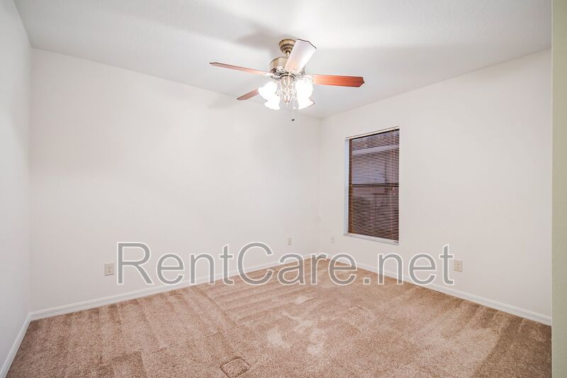 Cozy 3/2 Freshly painted home with large yard in Leesburg!  Lawn service included! property image