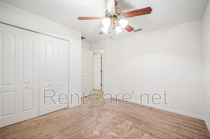 Cozy 3/2 Freshly painted home with large yard in Leesburg!  Lawn service included! property image