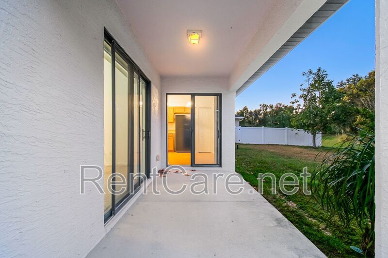 Cozy 3/2 Freshly painted home with large yard in Leesburg!  Lawn service included! property image