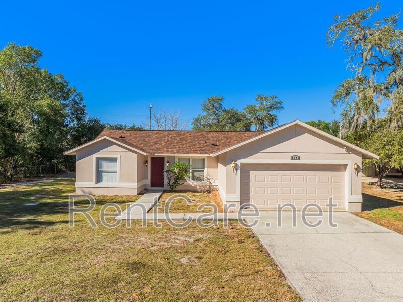 Spacious 3/2 home in Oviedo, just minutes to UCF.  Fresh paint and new carpet! No HOA! property image