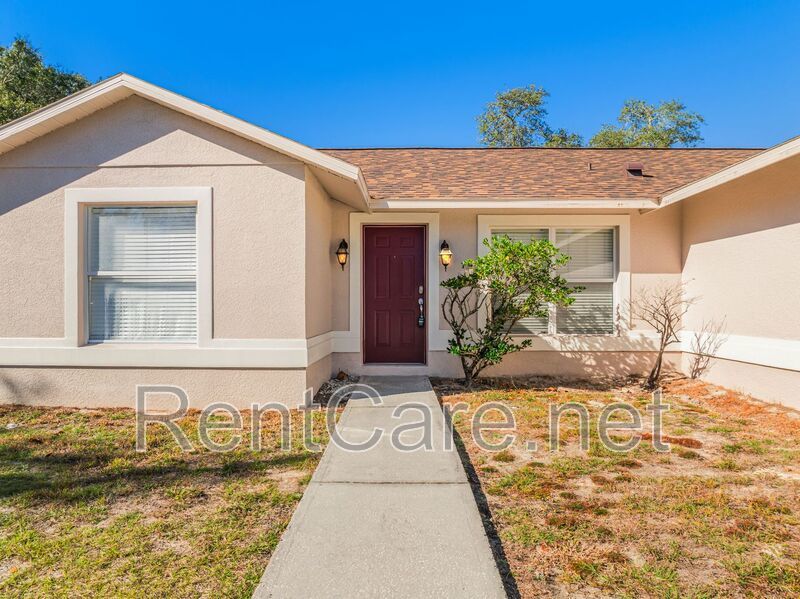 Spacious 3/2 home in Oviedo, just minutes to UCF.  Fresh paint and new carpet! No HOA! property image