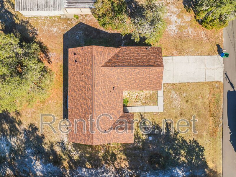 Spacious 3/2 home in Oviedo, just minutes to UCF.  Fresh paint and new carpet! No HOA! property image