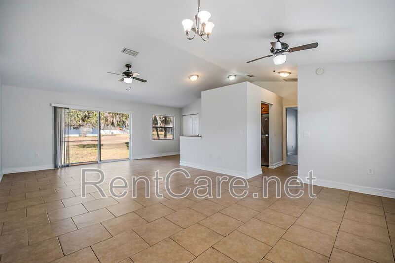 Spacious 3/2 home in Oviedo, just minutes to UCF.  Fresh paint and new carpet! No HOA! property image