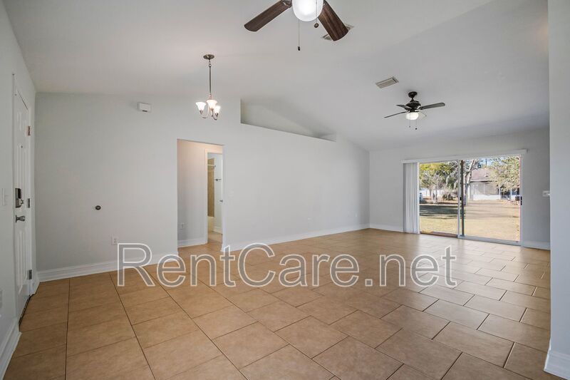 Spacious 3/2 home in Oviedo, just minutes to UCF.  Fresh paint and new carpet! No HOA! property image