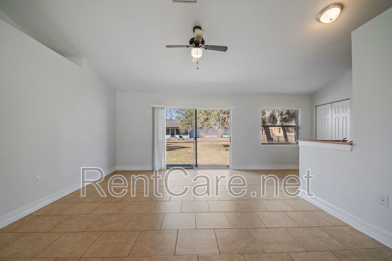 Spacious 3/2 home in Oviedo, just minutes to UCF.  Fresh paint and new carpet! No HOA! property image