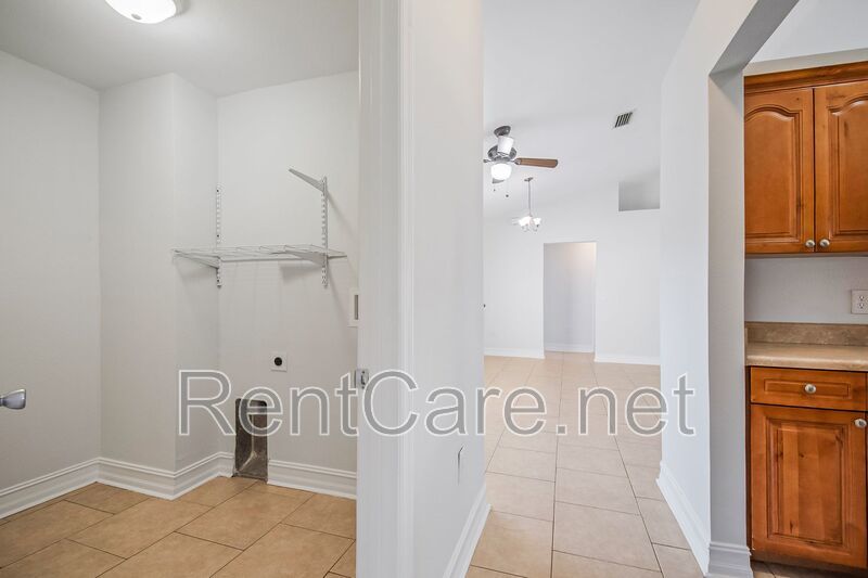 Spacious 3/2 home in Oviedo, just minutes to UCF.  Fresh paint and new carpet! No HOA! property image