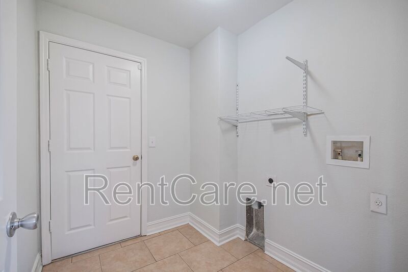 Spacious 3/2 home in Oviedo, just minutes to UCF.  Fresh paint and new carpet! No HOA! property image