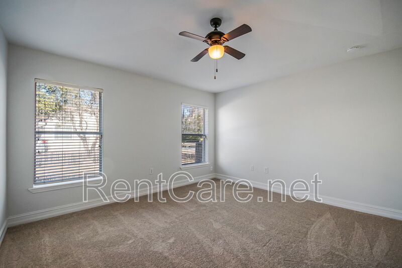 Spacious 3/2 home in Oviedo, just minutes to UCF.  Fresh paint and new carpet! No HOA! property image