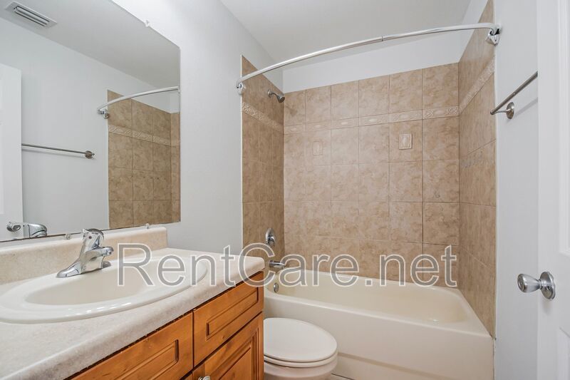 Spacious 3/2 home in Oviedo, just minutes to UCF.  Fresh paint and new carpet! No HOA! property image