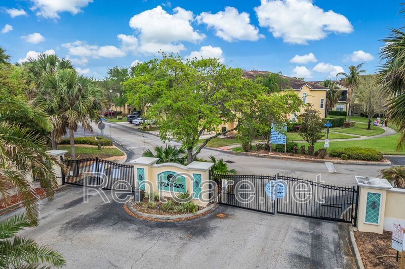 Spacious 3/2 Condo in the Gated Oakwater Community with Single Car Garage! Brand new carpets and Freshly Painted! property image