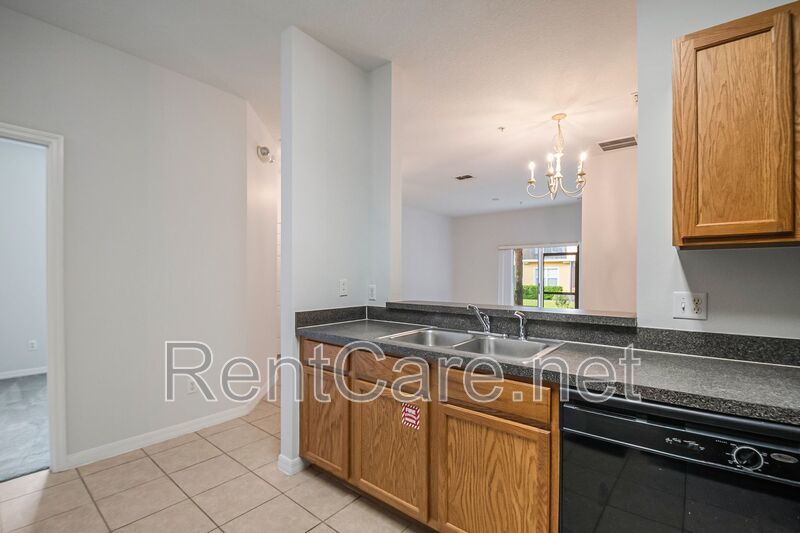 Spacious 3/2 Condo in the Gated Oakwater Community with Single Car Garage! Brand new carpets and Freshly Painted! property image