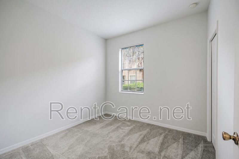 Spacious 3/2 Condo in the Gated Oakwater Community with Single Car Garage! Brand new carpets and Freshly Painted! property image