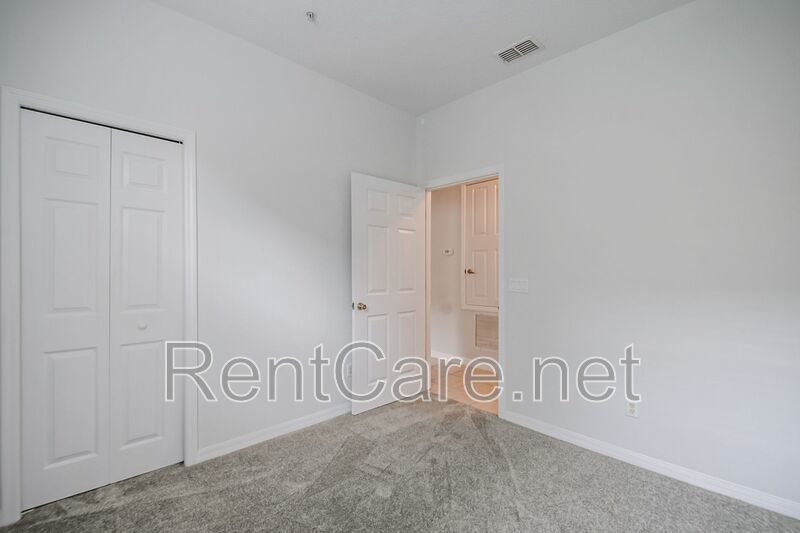 Spacious 3/2 Condo in the Gated Oakwater Community with Single Car Garage! Brand new carpets and Freshly Painted! property image