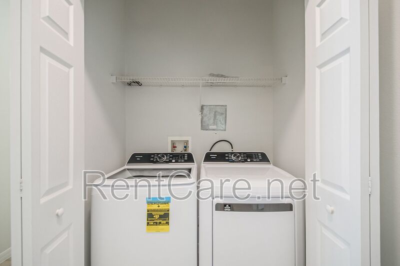 Spacious 3/2 Condo in the Gated Oakwater Community with Single Car Garage! Brand new carpets and Freshly Painted! property image