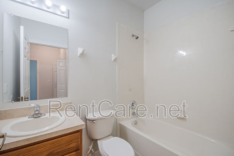 Spacious 3/2 Condo in the Gated Oakwater Community with Single Car Garage! Brand new carpets and Freshly Painted! property image