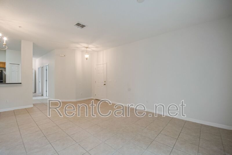 Spacious 3/2 Condo in the Gated Oakwater Community with Single Car Garage! Brand new carpets and Freshly Painted! property image