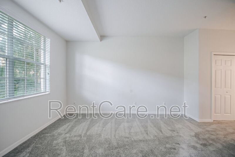 Spacious 3/2 Condo in the Gated Oakwater Community with Single Car Garage! Brand new carpets and Freshly Painted! property image