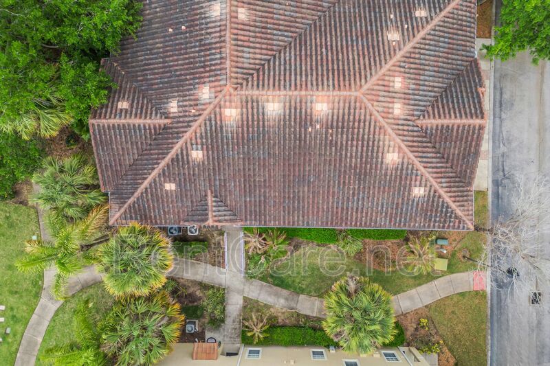 Spacious 3/2 Condo in the Gated Oakwater Community with Single Car Garage! Brand new carpets and Freshly Painted! property image