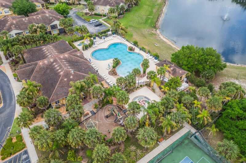 Spacious 3/2 Condo in the Gated Oakwater Community with Single Car Garage! Brand new carpets and Freshly Painted! property image