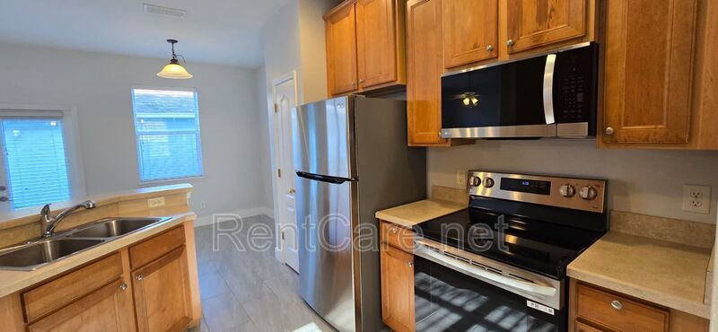 Lovely 2/2.5 Town Home in Beacon Park S. Orlando with two car detached garage! Available Now! property image