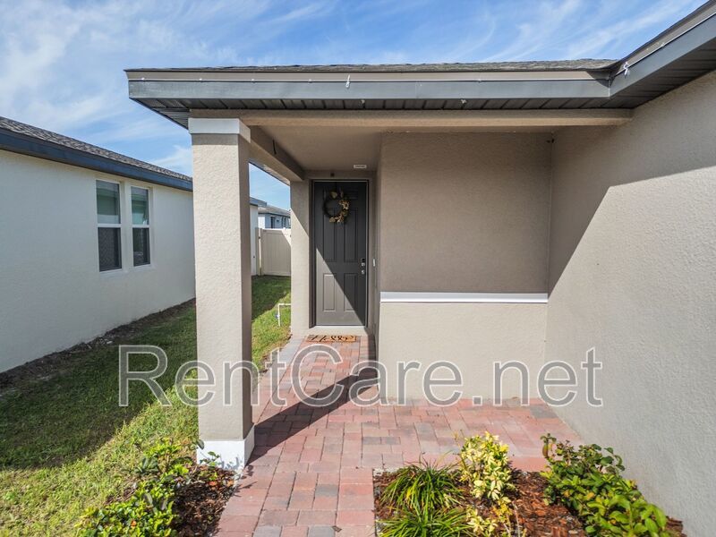 Newly Built 4/2 in Lake Deer Estates of Poinciana! property image