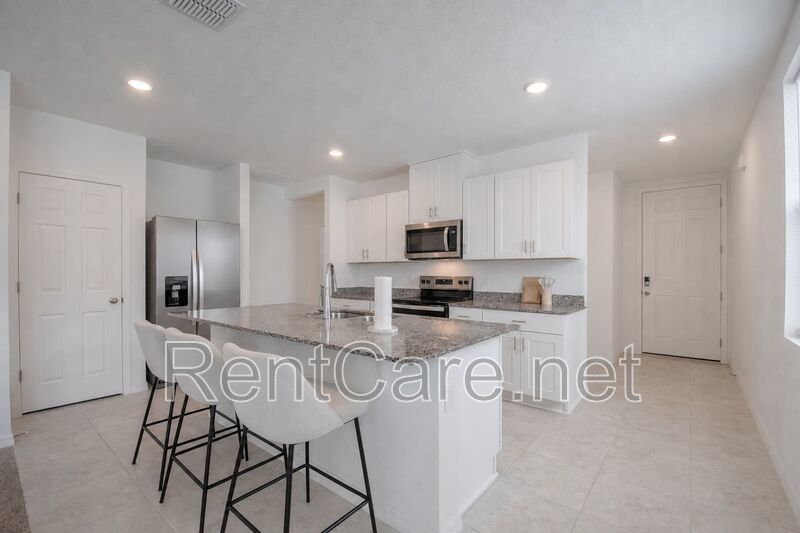 Newly Built 4/2 in Lake Deer Estates of Poinciana! property image