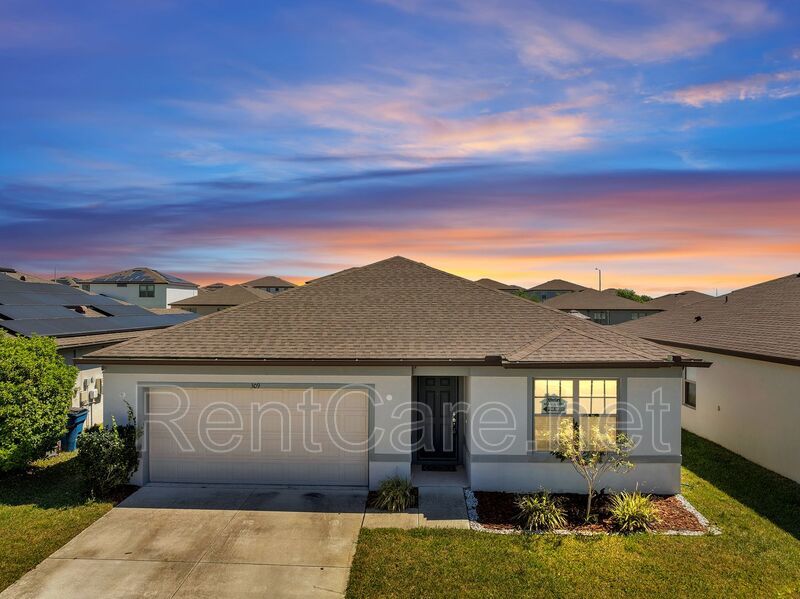 Lovely 4/2 in Davenport! Available now! property image