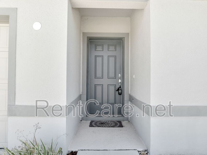 Lovely 4/2 in Davenport! Available now! property image