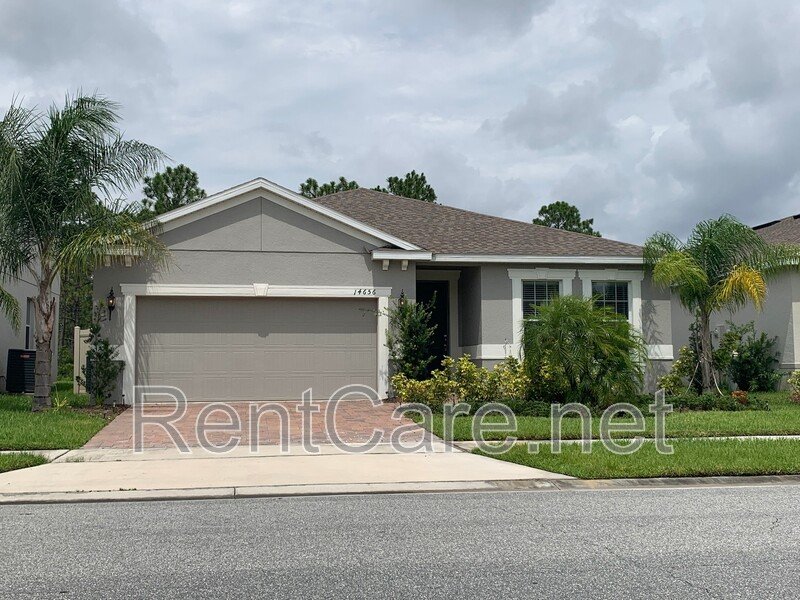Beautiful 4/3 with fenced yard in Hunters Creek! Available August 2026 property image