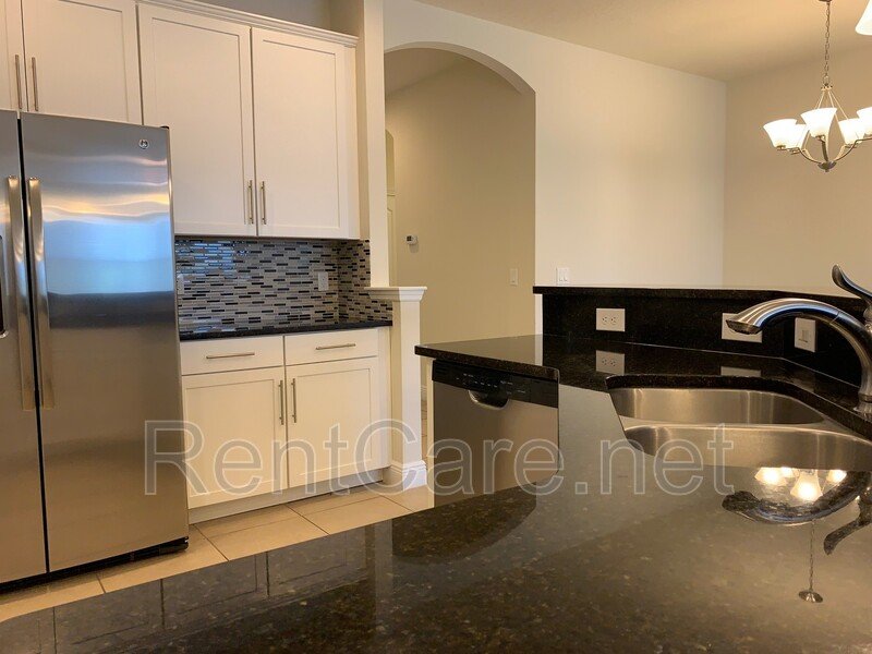 Beautiful 4/3 with fenced yard in Hunters Creek! Available August 2026 property image