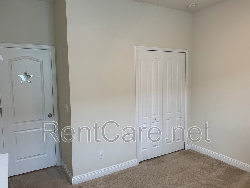 Beautiful 4/3 with fenced yard in Hunters Creek! Available August 2026 property image
