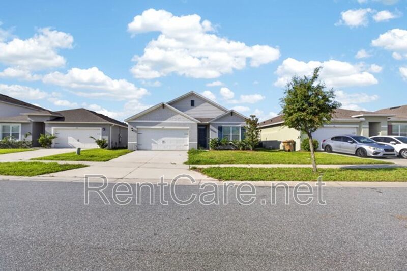 Beautiful 4/2 in St. Cloud with Solar Panels!! Available Now! property image
