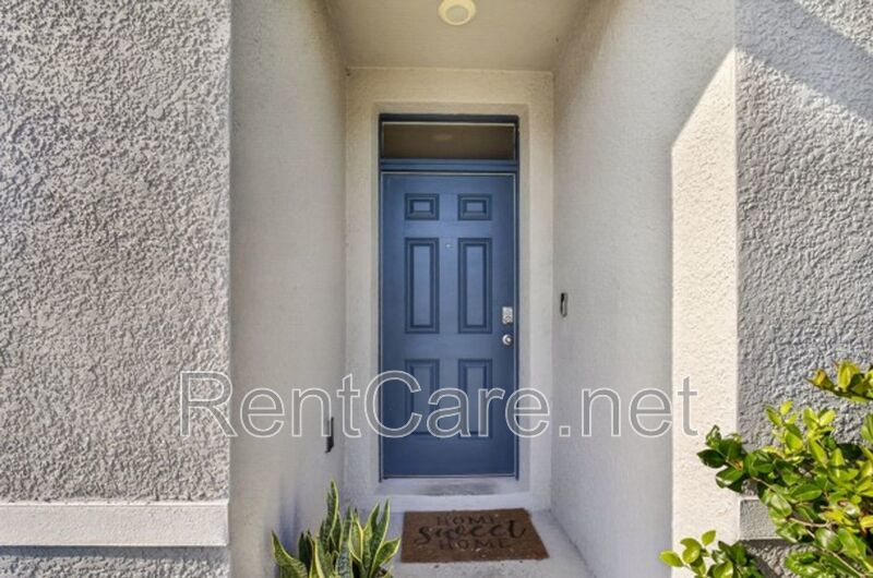 Beautiful 4/2 in St. Cloud with Solar Panels!! Available Now! property image