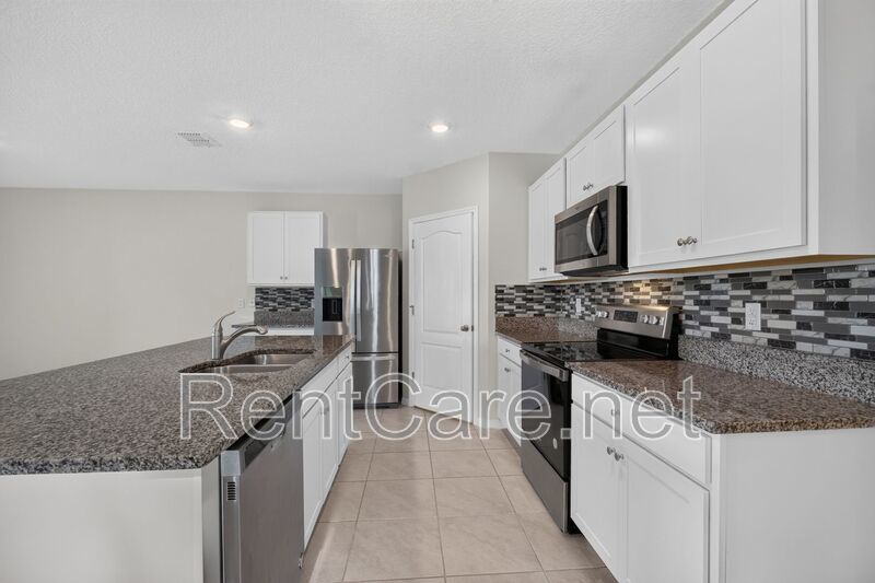 Beautiful 4/2 in St. Cloud with Solar Panels!! Available Now! property image