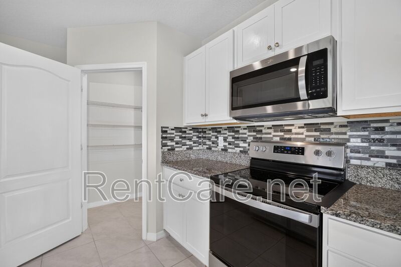 Beautiful 4/2 in St. Cloud with Solar Panels!! Available Now! property image